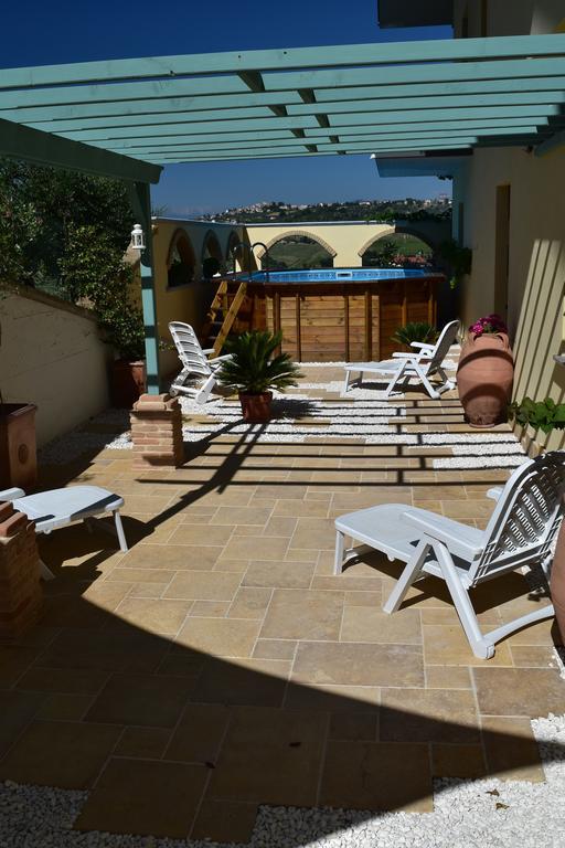 Villa Leonardo Apartments Bucchianico ภายนอก รูปภาพ